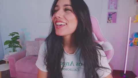 Snapshot of ariana_bae_ chatting on October 14, 2025, 2:45 am online show from October 14, 2025, 2:45 am