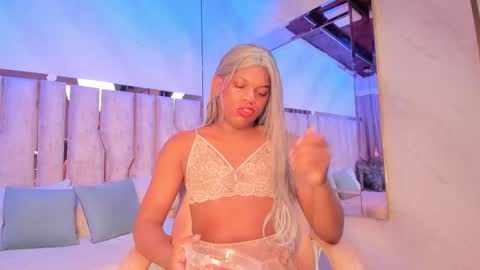 ariana_grande233 online show from March 20, 2026, 11:37 am