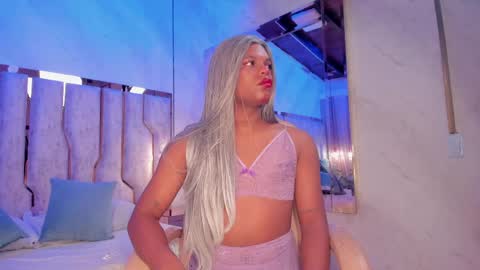 ariana_grande233 online show from March 28, 2026, 11:43 am