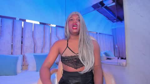 ariana_grande233 online show from March 30, 2026, 11:44 am