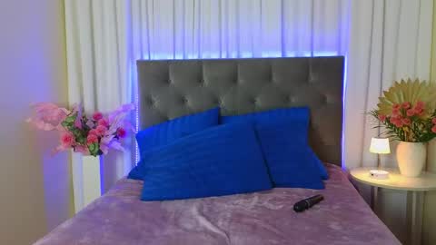 Snapshot of ariana_petite chatting on April 23, 2026, 12:23 am Ariana online show from April 23, 2026, 12:23 am