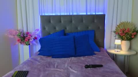 Snapshot of ariana_petite chatting on April 24, 2026, 12:13 am Ariana online show from April 24, 2026, 12:13 am