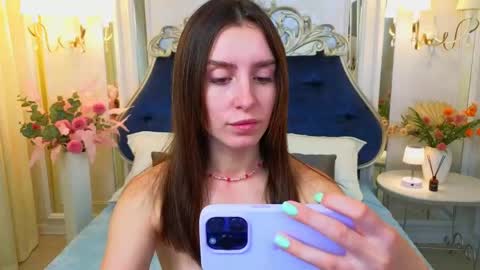 Snapshot of ariana_petite chatting on May 13, 2026, 12:19 am Ariana online show from May 13, 2026, 12:19 am