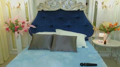 Snapshot of ariana_petite chatting on May 19, 2026, 1:56 am Ariana online show from May 19, 2026, 1:56 am
