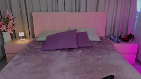 Snapshot of ariana_petite chatting on July 9, 2026, 12:26 am Ariana online show from July 9, 2026, 12:26 am