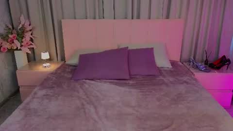 Snapshot of ariana_petite chatting on July 14, 2026, 12:13 am Ariana online show from July 14, 2026, 12:13 am