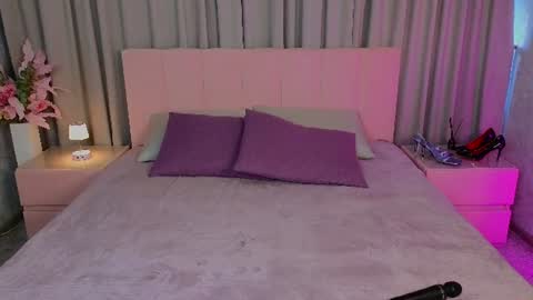Snapshot of ariana_petite chatting on July 14, 2026, 11:21 pm Ariana online show from July 14, 2026, 11:21 pm