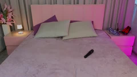 Snapshot of ariana_petite chatting on July 22, 2026, 1:08 am Ariana online show from July 22, 2026, 1:08 am