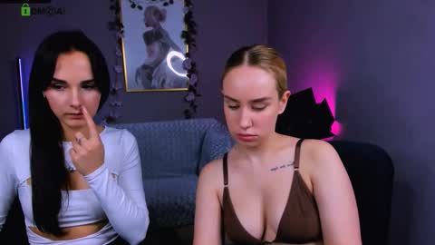 ariana_ross7 online show from October 8, 2025, 7:44 pm