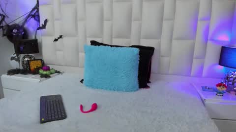  ariana  online show from October 24, 2025, 5:09 pm