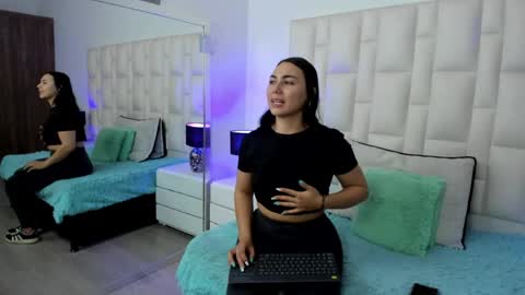 Snapshot of ariana_rouse_ chatting on May 22, 2026, 4:12 pm ariana online show from May 22, 2026, 4:12 pm