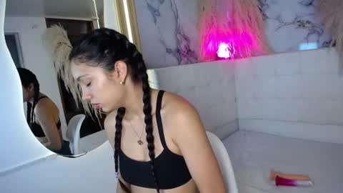 ariana_toro online show from December 5, 2025, 11:41 am