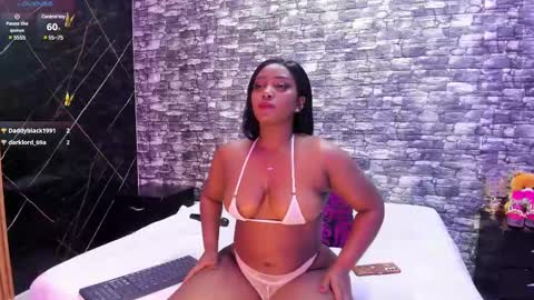 Snapshot of arianaablack chatting on February 19, 2025, 3:49 pm Ariana online show from February 19, 2025, 3:49 pm