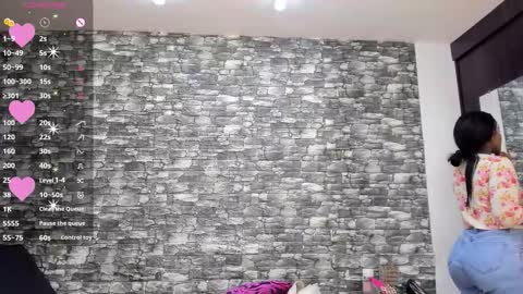 Snapshot of arianaablack chatting on October 28, 2025, 11:47 am Ariana online show from October 28, 2025, 11:47 am