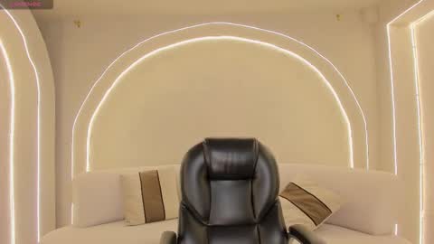 Ariana Dumont online show from January 16, 2026, 11:25 am