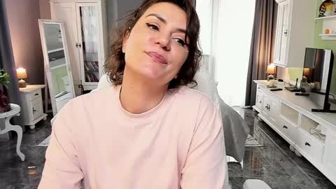 Snapshot of arianasage_ chatting on May 13, 2026, 10:56 am Ana online show from May 13, 2026, 10:56 am