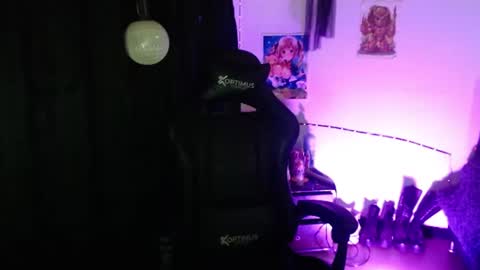Snapshot of arianauwu666 chatting on July 28, 2026, 7:50 pm help me 100 hands up my OF is Free online show from July 28, 2026, 7:50 pm