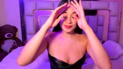 ariannacolins online show from July 29, 2026, 1:59 am