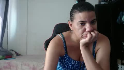 Snapshot of ariannaloovel chatting on May 14, 2026, 6:37 pm ariannaloovel online show from May 14, 2026, 6:37 pm