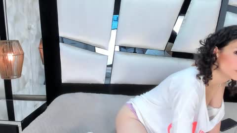 Snapshot of ariannarussell1 chatting on February 18, 2025, 1:33 pm ariannarussell1 online show from February 18, 2025, 1:33 pm