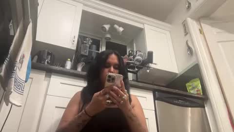 Aria online show from November 18, 2025, 4:17 am