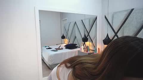 ariawillss online show from December 18, 2025, 12:44 pm