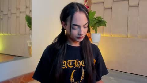 Welcome to Ari room online show from July 22, 2026, 7:38 pm
