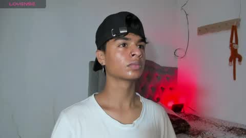 ariel_adan online show from April 24, 2026, 10:01 pm