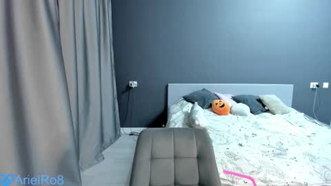 Ariel online show from November 1, 2025, 8:33 pm