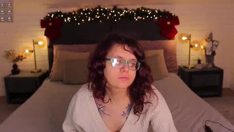 Snapshot of ariell_mini chatting on December 23, 2025, 6:44 am Ariell Mini online show from December 23, 2025, 6:44 am