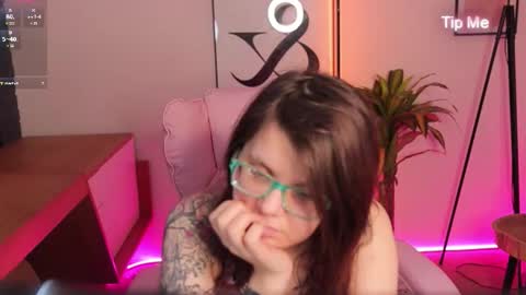 Snapshot of ariell_mini chatting on March 26, 2026, 1:49 pm Ariell Mini online show from March 26, 2026, 1:49 pm