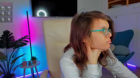 Snapshot of ariell_mini chatting on April 4, 2026, 5:49 am Ariell Mini online show from April 4, 2026, 5:49 am