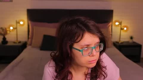 Snapshot of ariell_mini chatting on April 11, 2026, 12:09 pm Ariell Mini online show from April 11, 2026, 12:09 pm