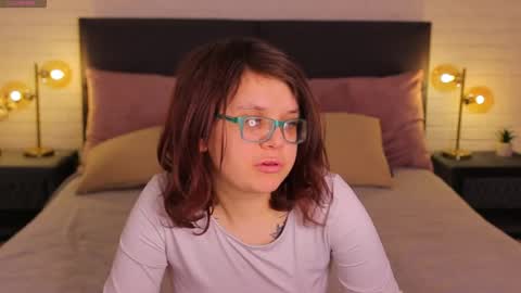 Snapshot of ariell_mini chatting on April 15, 2026, 5:58 am Ariell Mini online show from April 15, 2026, 5:58 am