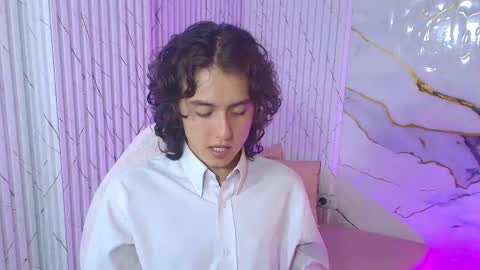  ARIEL  online show from April 16, 2026, 7:14 pm