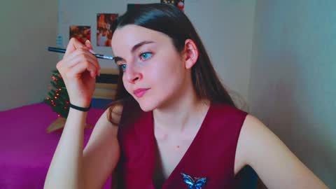 Snapshot of arielstonks_lovee chatting on December 19, 2024, 8:13 am arielstonks_lovee online show from December 19, 2024, 8:13 am