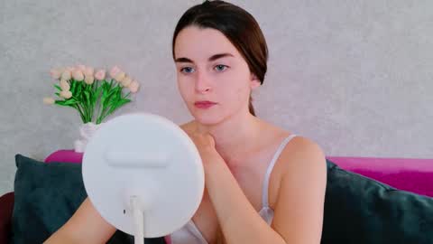 Snapshot of arielstonks_lovee chatting on October 1, 2025, 2:06 am arielstonks_lovee online show from October 1, 2025, 2:06 am