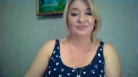 ArielXLoveresss online show from October 6, 2025, 8:01 am