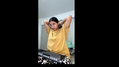 Snapshot of aries_plays chatting on December 16, 2025, 12:21 pm aries_plays online show from December 16, 2025, 12:21 pm