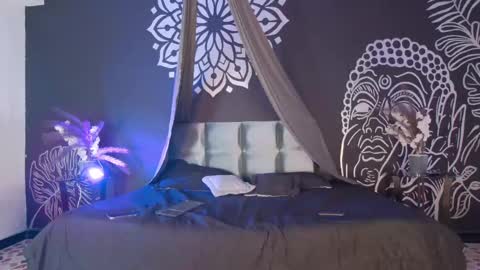 Ari online show from September 13, 2025, 7:35 pm