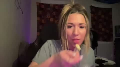 Snapshot of ariicutekitty chatting on January 9, 2025, 11:47 am airskiii online show from January 9, 2025, 11:47 am