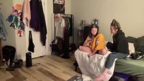 Snapshot of ariicutekitty chatting on February 16, 2025, 7:37 am airskiii online show from February 16, 2025, 7:37 am