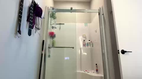 Snapshot of ariicutekitty chatting on October 18, 2025, 5:35 pm airskiii online show from October 18, 2025, 5:35 pm