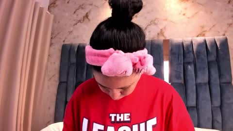 Snapshot of ariivegaa chatting on November 9, 2025, 5:50 am Ari Vega online show from November 9, 2025, 5:50 am