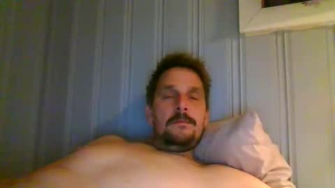 ariparikrigsmann online show from November 4, 2025, 9:36 pm