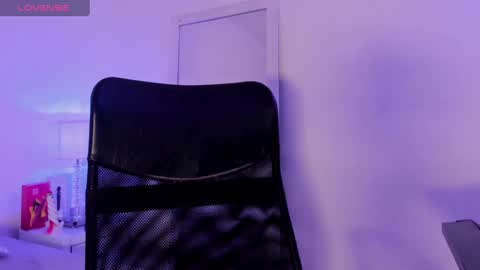 Ari Robert online show from March 2, 2025, 5:23 am