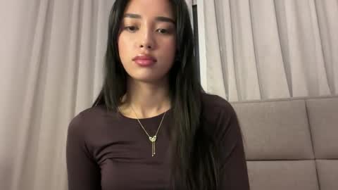 Lily online show from November 19, 2025, 4:29 pm