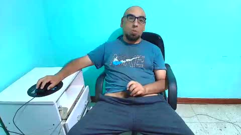 arnelux72 online show from September 28, 2025, 5:13 am