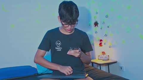 Snapshot of arnold_laurent chatting on December 9, 2024, 9:26 pm Arnold online show from December 9, 2024, 9:26 pm