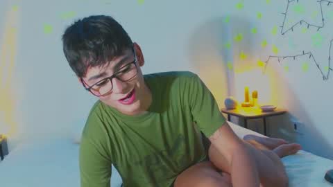 Snapshot of arnold_laurent chatting on February 7, 2025, 12:31 am Arnold online show from February 7, 2025, 12:31 am